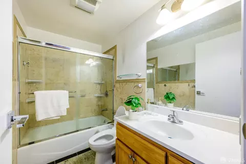 Bath - 17 Rey St, San Francisco, CA 94134 photo 9 of 10