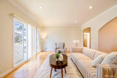 Living - 17 Rey St, San Francisco, CA 94134 photo 2 of 5