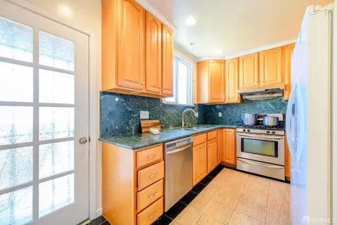 Kitchen - 17 Rey St, San Francisco, CA 94134 photo 2 of 4