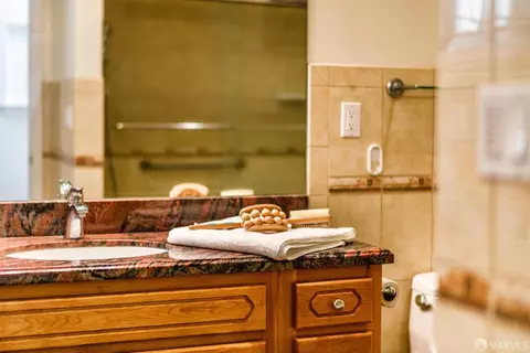 Bath - 17 Rey St, San Francisco, CA 94134 photo 4 of 10