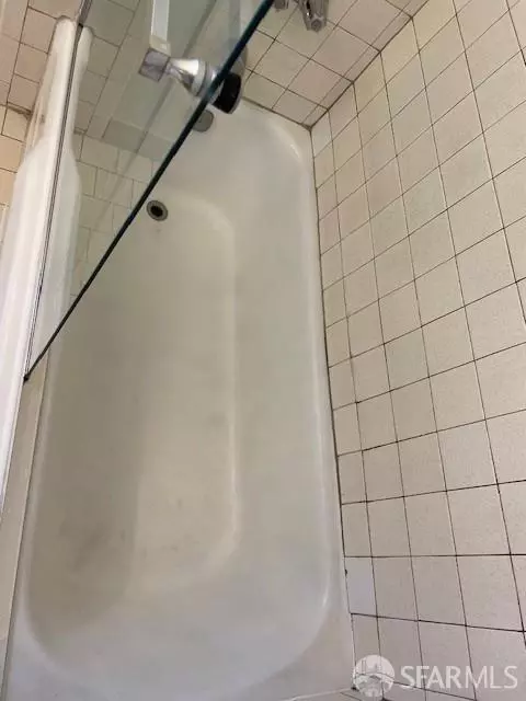 Bath - 1841 Cedar St, Berkeley, CA 94703 photo 5 of 9