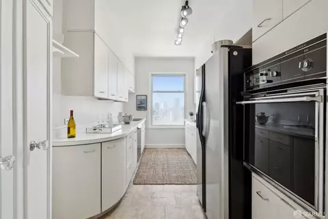 Kitchen - 631 Ofarrell St #2002, San Francisco, CA 94109 photo 2 of 3
