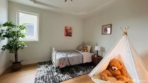 Bedroom - 1512 Everett St, Alameda, CA 94501 photo 6 of 6