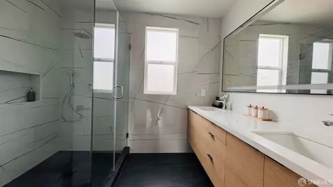 Bath - 1512 Everett St, Alameda, CA 94501 photo 2 of 7