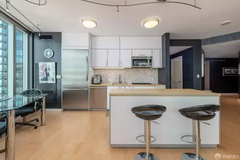 Kitchen - 301 Main St #19B, San Francisco, CA 94105 photo 2 of 3