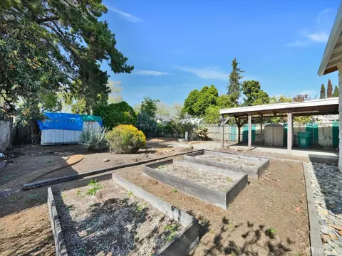 Exterior - 428 C St, Hayward, CA 94541 photo 7 of 12