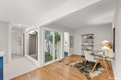 Entry Way - 2811 Bayview Dr, Alameda, CA 94501 photo 3 of 5