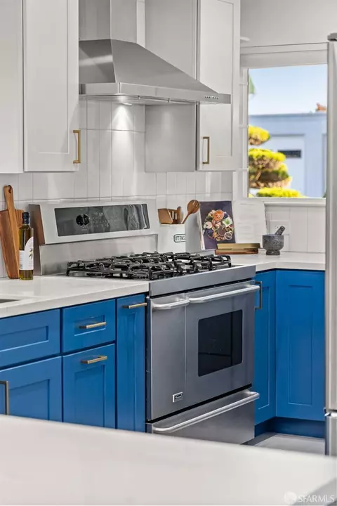 Kitchen - 2811 Bayview Dr, Alameda, CA 94501 photo 5 of 6