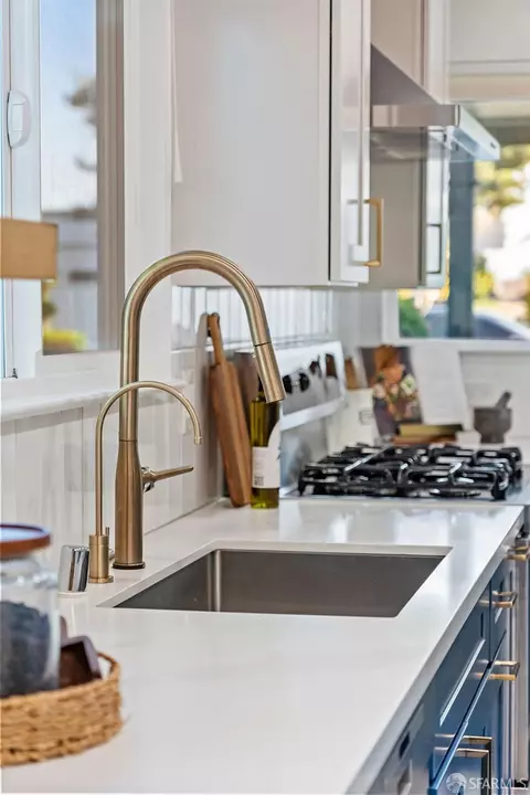 Kitchen - 2811 Bayview Dr, Alameda, CA 94501 photo 6 of 6