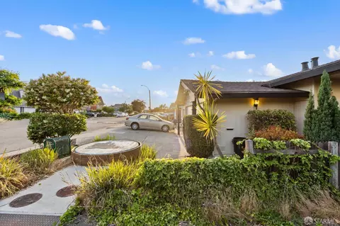 Exterior - 2811 Bayview Dr, Alameda, CA 94501 photo 2 of 9