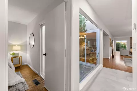 Entry Way - 2811 Bayview Dr, Alameda, CA 94501 photo 4 of 5