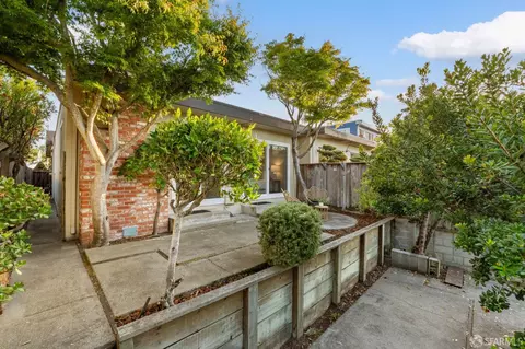 Exterior - 2811 Bayview Dr, Alameda, CA 94501 photo 6 of 9