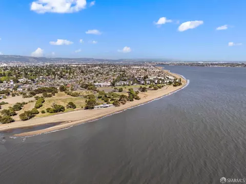 View/Area - 2811 Bayview Dr, Alameda, CA 94501 photo 4 of 9