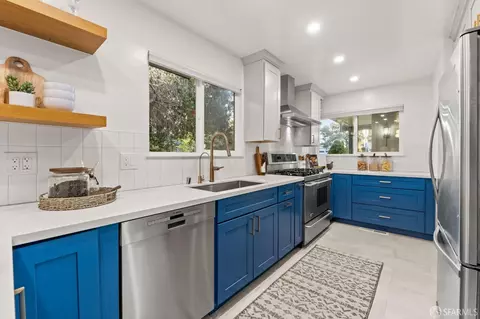 Kitchen - 2811 Bayview Dr, Alameda, CA 94501 photo 2 of 6