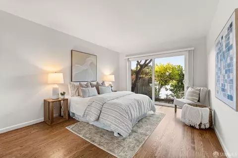 Bedroom - 2811 Bayview Dr, Alameda, CA 94501 photo 3 of 4