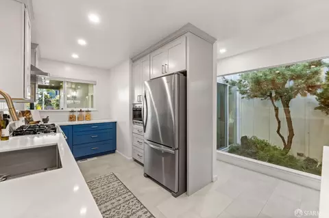Kitchen - 2811 Bayview Dr, Alameda, CA 94501 photo 4 of 6
