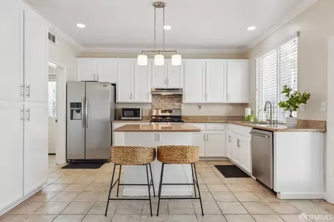 377 Chaucer Dr, Brentwood, CA 94513