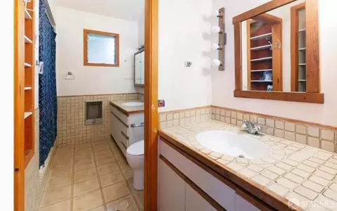 Bath - 1919 Oregon St, Berkeley, CA 94703 photo 3 of 3