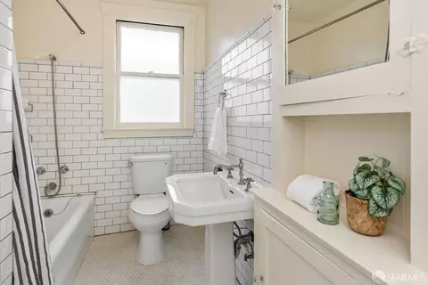 Bath - 71 Ridgewood Ave, San Francisco, CA 94112 photo 1 of 1