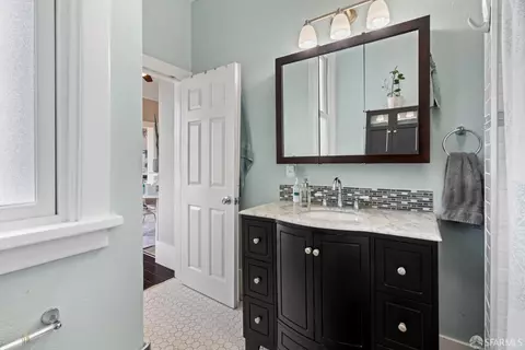 Bath - 2620 Encinal Ave, Alameda, CA 94501 photo 1 of 4