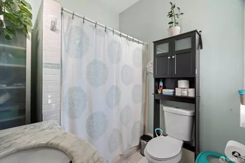 Bath - 2620 Encinal Ave, Alameda, CA 94501 photo 2 of 4