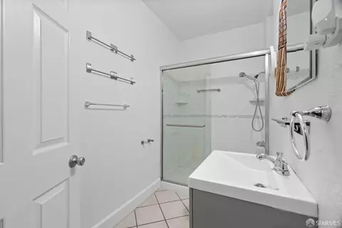 Bath - 2620 Encinal Ave, Alameda, CA 94501 photo 3 of 4