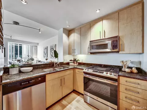 Kitchen - 400 Beale St #2202, San Francisco, CA 94105 photo 2 of 3