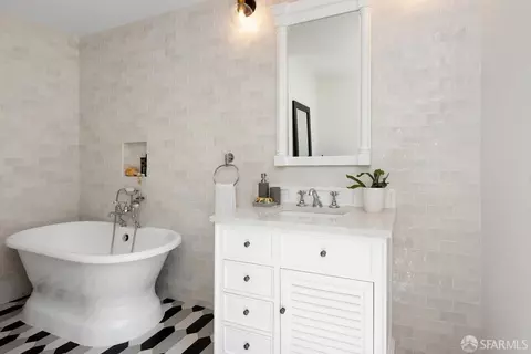 Bath - 24 White St, San Francisco, CA 94109 photo 3 of 3