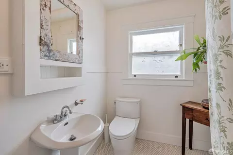 Bath - 2314 Edwards St, Berkeley, CA 94702 photo 1 of 3
