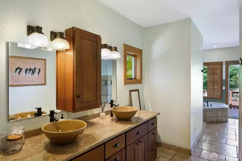 Bath - 2445 Encinal Ave, Alameda, CA 94501 photo 1 of 6