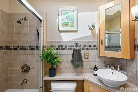 Bath - 2445 Encinal Ave, Alameda, CA 94501 photo 5 of 6