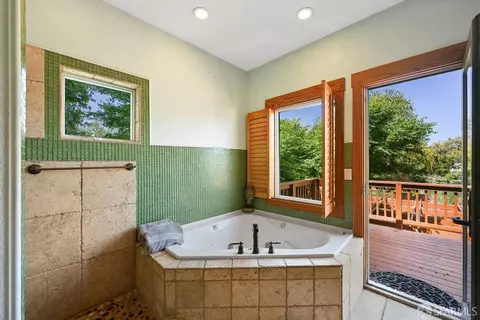 Bath - 2445 Encinal Ave, Alameda, CA 94501 photo 2 of 6