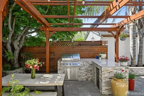 Exterior - 2445 Encinal Ave, Alameda, CA 94501 photo 5 of 17
