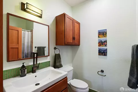Bath - 2445 Encinal Ave, Alameda, CA 94501 photo 6 of 6