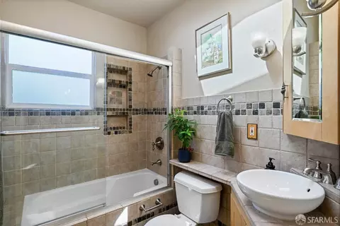 Bath - 2445 Encinal Ave, Alameda, CA 94501 photo 4 of 6