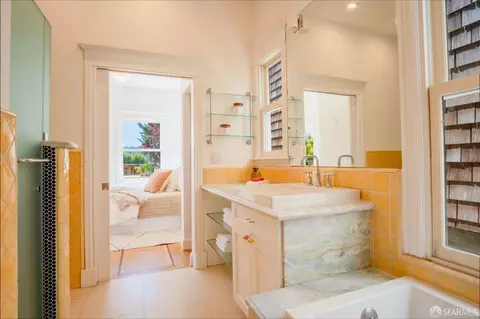Bath - 39 Romain St, San Francisco, CA 94114 photo 1 of 1