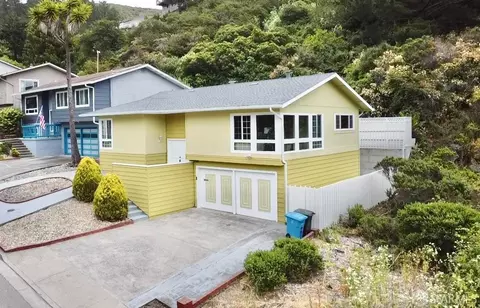 949 Yosemite Dr, Pacifica, CA 94044