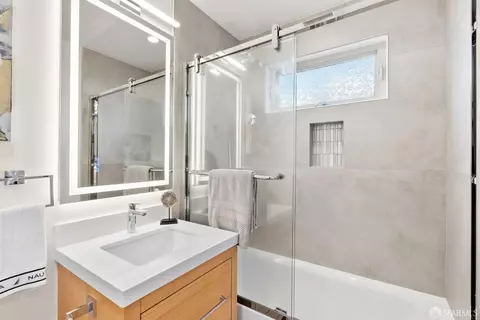 Bath - 63 Knollview Way, San Francisco, CA 94131 photo 4 of 6