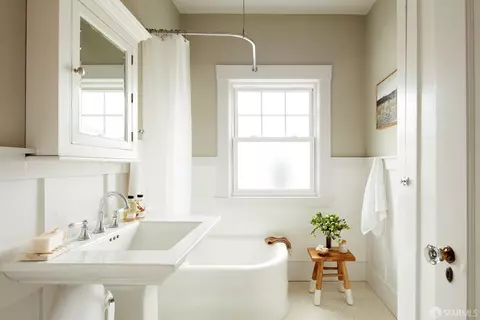 Bath - 97 28th St, San Francisco, CA 94110 photo 1 of 2