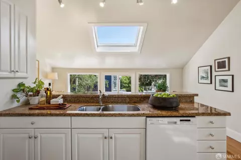 Kitchen - 289 Frederick St, San Francisco, CA 94117 photo 5 of 8