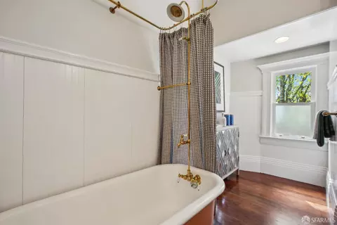 Bath - 289 Frederick St, San Francisco, CA 94117 photo 2 of 4