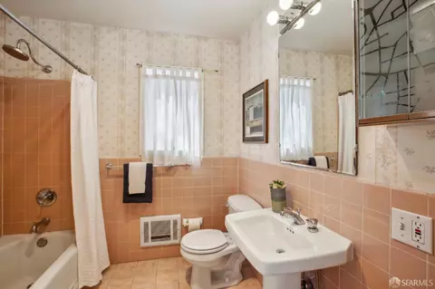 Bath - 289 Frederick St, San Francisco, CA 94117 photo 4 of 4