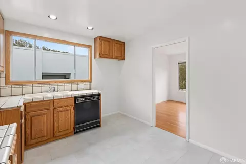 Kitchen - 283 Dellbrook Ave, San Francisco, CA 94131 photo 2 of 2