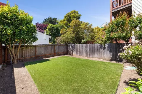 Exterior - 1030 Sanchez St, San Francisco, CA 94114 photo 3 of 4
