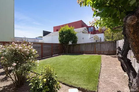 Exterior - 1030 Sanchez St, San Francisco, CA 94114 photo 2 of 4