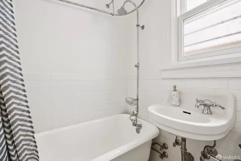 Bath - 1030 Sanchez St, San Francisco, CA 94114 photo 3 of 3