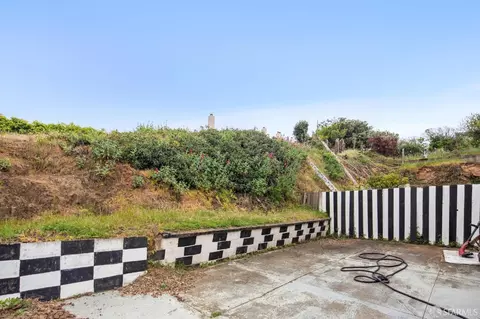 Exterior - 209 Bridgeview Dr, San Francisco, CA 94124 photo 3 of 5