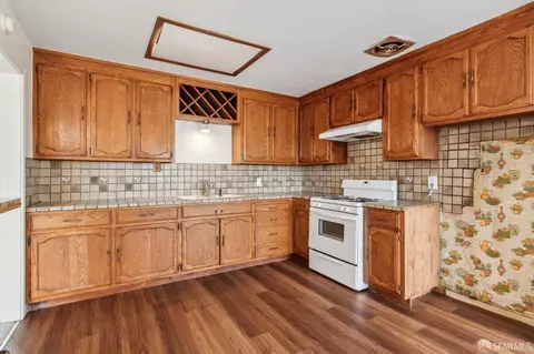 Kitchen - 209 Bridgeview Dr, San Francisco, CA 94124 photo 2 of 3