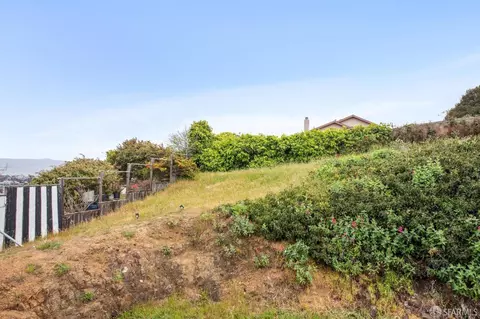 Exterior - 209 Bridgeview Dr, San Francisco, CA 94124 photo 5 of 5