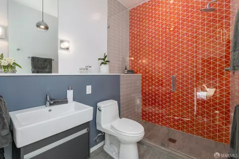 Bath - 687 28th St, San Francisco, CA 94131 photo 3 of 3